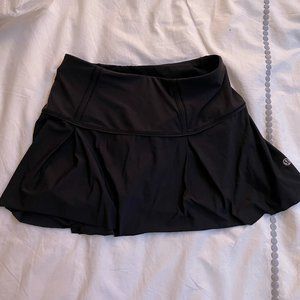 BLACK LULUEMON TENNIS SKIRT SIZE 6